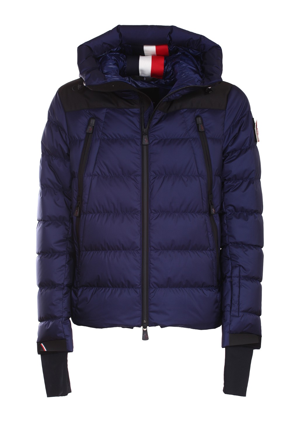 shop MONCLER GRENOBLE Saldi Piumino: Moncler piumino corto Camurac.
Realizzato in twill tecnico goffrato 2 layer.
Fodera in nylon.
Imbottitura in piuma.
Cappuccio regolabile con dettagli tricolore.
Chiusura anteriore con zip AquaGuard® by YKK®.
Tasche con zip AquaGuard® by YKK.
Interno con tasca per device e tasca in microrete per maschera da sci con panno pulisci lenti.
Ghetta antivento per il corpo.
Polsi con ghetta antivento in jersey elasticizzat.o
Taschino per skipass sulla manica.
Polsi e fondo del capo regolabili.
Composizione: 100% Poliammide.
Imbottitura: 90% Piumino, 10% Piuma.
Fabbricato in Romania.. CAMURAC 1A50540 53864-614 number 5289155